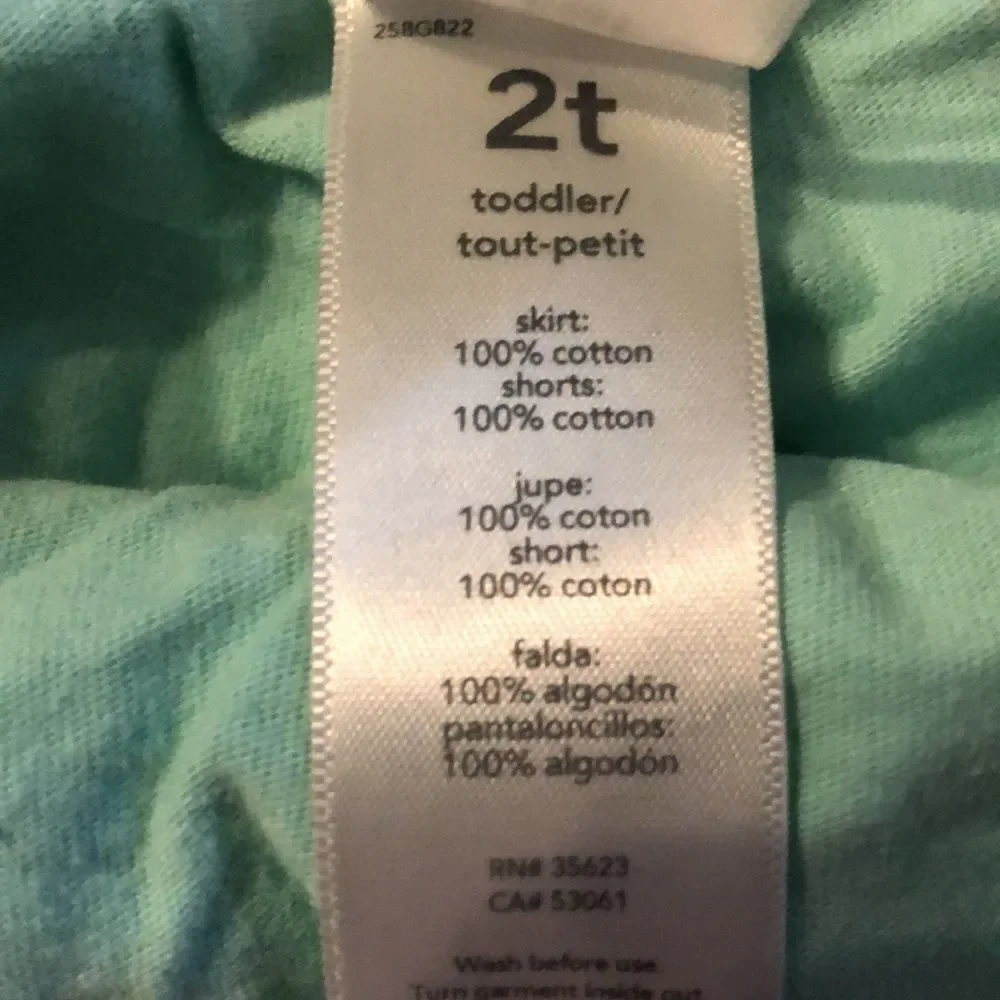 CARTERS  girls rainbow and unicorn skort size 2t.
